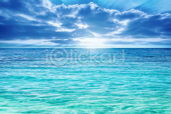 휴식 사람없음 JPG 포토 해외이미지 계절 구름(자연) 맑음 몰디브 물 바다 야외 여름(계절) 여행 컨셉 태양 파라다이스 표면 풍경(경치) 하늘 해외202004 햇빛 휴양지
