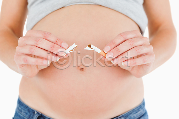 백인 사람 성인 성인여자한명만 여자 한명 JPG 앞모습 포토 해외이미지 금연 담배 담배꽁초 들기 미소(표정) 상반신 서기 임신 자르기 해외202004