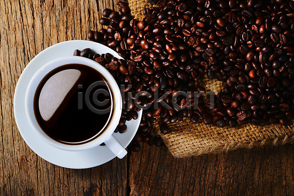 뜨거움 사람없음 JPG 포토 해외이미지 갈색 검은색 원두 음료 카피스페이스 커피 커피잔 탁자 해외202004