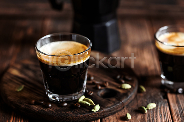 뜨거움 사람없음 JPG 포토 해외이미지 갈색 거품 검은색 라떼 백그라운드 에스프레소 유리 음료 음식 카페 카페인 커피 커피잔 컵 탁자 해외202004