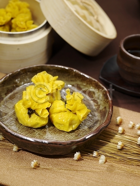 사람없음 JPG 근접촬영 포토 그릇 노란색 대나무찜기 딤섬 만두 샤오마이 세로 스튜디오촬영 식기 실내 음식 장식 접시 중식 찜기