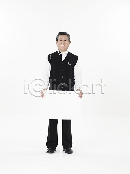 60대 남자 노년 노인남자한명만 동양인 사람 한국인 한명 JPG 포토 누끼 들기 세로 스튜디오촬영 실내 실버(노인) 전신 팻말 할아버지 흰색