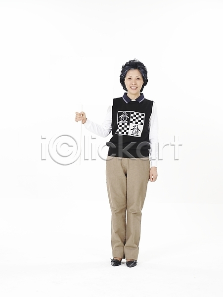 60대 노년 노인여자한명만 동양인 사람 여자 한국인 한명 JPG 포토 검은색 골프웨어 누끼 세로 스튜디오촬영 실내 실버(노인) 전신 팻말 할머니 흰색