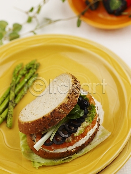 사람없음 JPG 포토 그릇 빵 샌드위치 서양음식 세로 스튜디오촬영 실내 아스파라거스 음식 접시 초록색