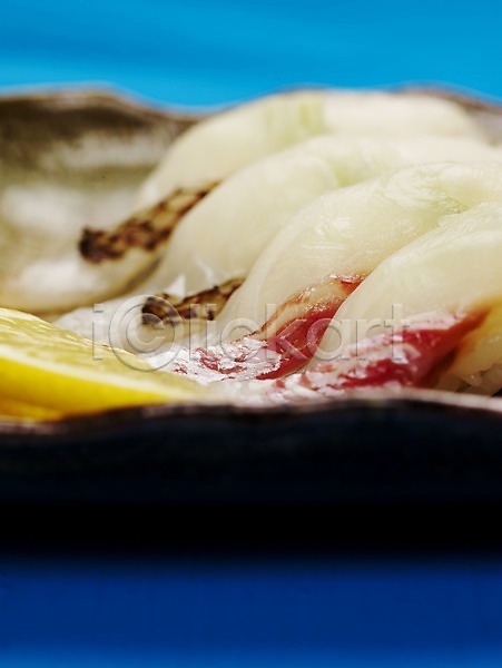 사람없음 JPG 근접촬영 포토 그릇 도미 민어 민어뱃살 세로 스튜디오촬영 실내 음식 일본음식 장식 초밥