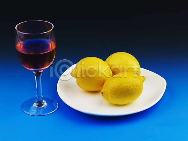 신선 사람없음 JPG 포토 과일 그릇 노란색 농작물 레몬 빨간색 세개 스튜디오촬영 식물 실내 와인 와인잔 음료 음식 잔 접시