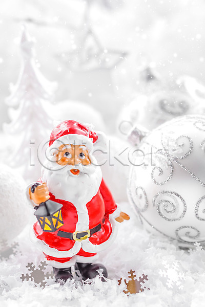 새로움 축하 행복 사람없음 JPG 포토 해외이미지 12월 겨울 계절 공 기념 눈송이 디자인 묘사 백그라운드 별 빛 빨간색 산타클로스 선물 원형 은색 장식 장식볼 축제 크리스마스 해외202004 흰색