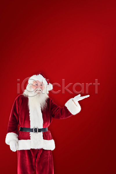 남자 노년 노인남자한명만 한명 JPG 앞모습 포토 해외이미지 가리킴 빨간색 산타클로스 상반신 크리스마스 해외202004