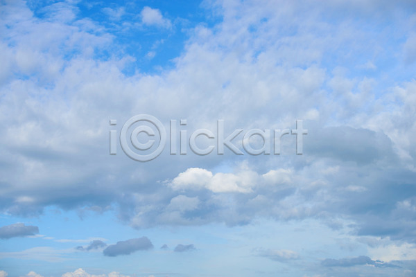 사람없음 JPG 포토 해외이미지 구름(자연) 날씨 여름(계절) 자연 파란색 하늘 해외202004 햇빛 흰색