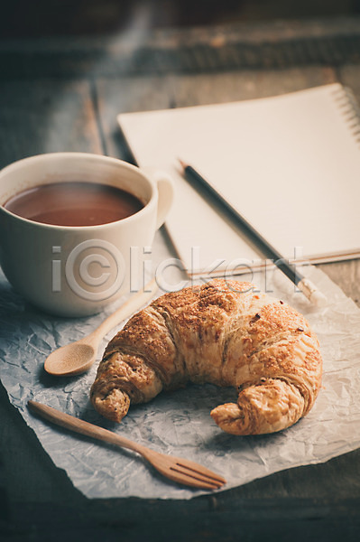 뜨거움 사람없음 JPG 포토 해외이미지 맛있는 백그라운드 버터 빵 음료 음식 초콜릿 컵 코코아 탁자 패스츄리 필터 해외202004