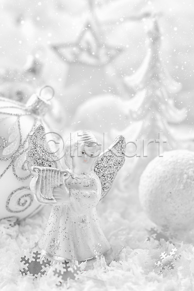 새로움 축하 사람없음 JPG 포토 해외이미지 12월 겨울 공 눈송이 디자인 묘사 백그라운드 별 빛 은색 장식 장식볼 천사 축제 크리스마스 해외202004 흰색