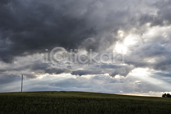 위험 사람없음 JPG 포토 해외이미지 구름(자연) 날씨 내추럴 뇌우 야외 어둠 여름(계절) 자연 장면 폭풍 폭풍우 풍경(경치) 하늘 해외202004