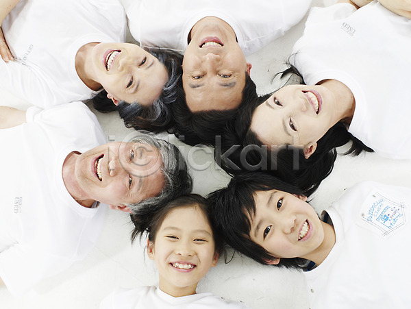 행복 화목 남자 노년 동양인 사람 여러명 여자 한국인 JPG 포토 하이앵글 가정 가족 눕기 대가족 미소(표정) 스튜디오촬영 실내 실버라이프 웃음