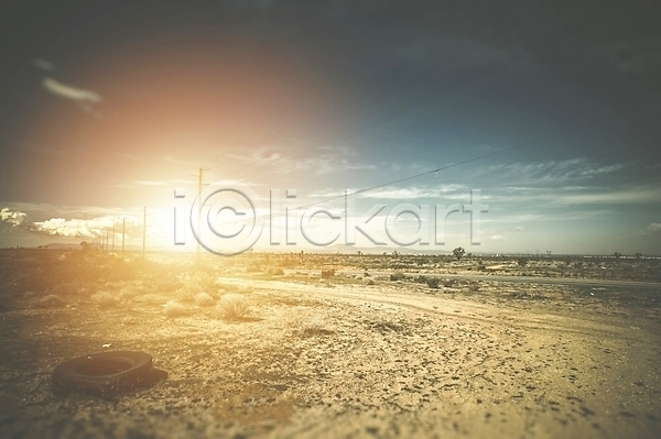 사람없음 JPG 포토 해외이미지 모래 모래사장 미국 사막 쓰레기 야외 운전 캘리포니아 타이어 태양 풍경(경치) 해외202004