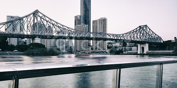 사람없음 JPG 포토 해외이미지 강 건물 고층빌딩 기간 도로 도시 물 반사 방파제 블록 비즈니스 사무실 스카이라인 여행 이야기 전등 지역 캥거루 탑 파란색 포인트 풍경 하늘 해외202004 해외포토 호주
