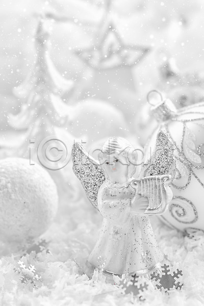 새로움 축하 행복 사람없음 JPG 포토 해외이미지 12월 겨울 계절 공 기념 눈송이 디자인 묘사 백그라운드 별 빛 선물 원형 은색 장식 장식볼 전통 천사 축제 크리스마스 해외202004 흰색