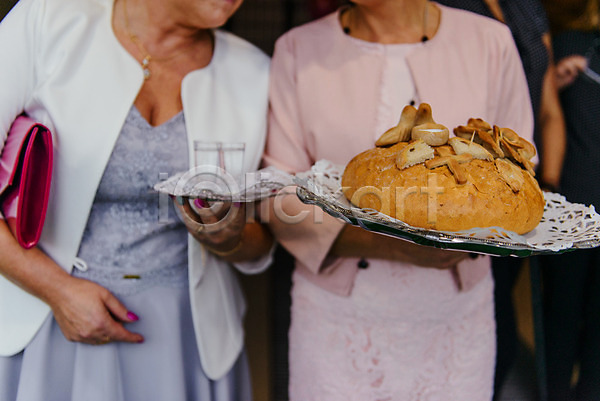 축하 침묵 행복 사람없음 JPG 포토 해외이미지 결혼 광택 보드카 빵 소금 아빠 엄마 유리 인사 전통 폴란드 해외202004
