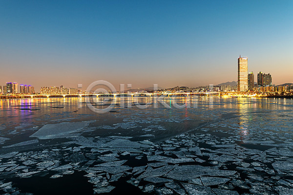 추위 사람없음 JPG 포토 63빌딩 겨울 국내여행 도시 도시풍경 마포대교 서울 야경 야외 얼음 여의도 전경 풍경(경치) 한강 한국