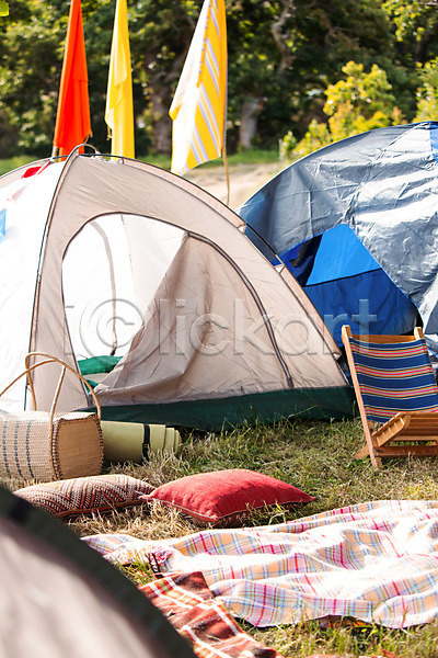 사람없음 JPG 포토 해외이미지 깃발 담요 맑음 봄 시골 야외 야외의자 여름(계절) 캠핑장 텐트 해외202004 햇빛