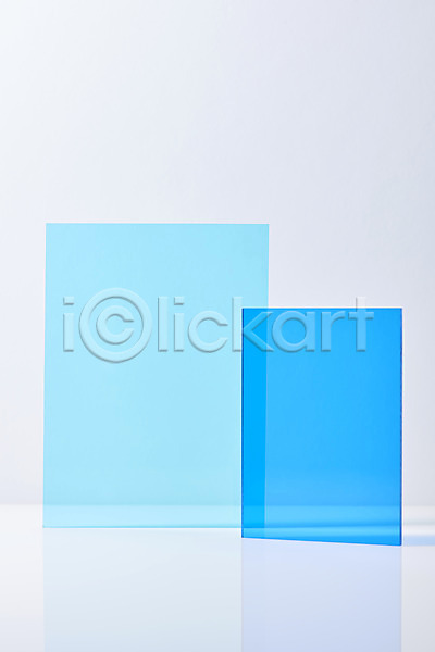 사람없음 JPG 포토 두개 반투명 백그라운드 빛 사각형 스튜디오촬영 실내 아크릴 조각 조명 파란색 흰배경