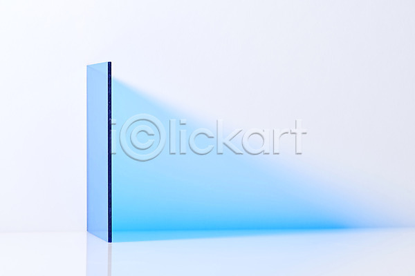 사람없음 JPG 포토 그림자 문 반투명 백그라운드 빛 사각형 스튜디오촬영 실내 아크릴 조각 조명 파란색 한개 흰배경
