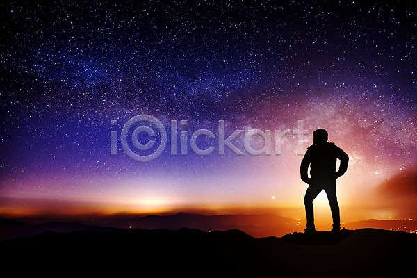 남자 남자한명만 사람 한명 JPG 실루엣 포토 해외이미지 SF 백그라운드 별 산 서기 야간 야외 어둠 여행 은하계 자연 컬러풀 트래킹 파란색 풍경(경치) 하늘 하이킹 해외202004 허리손