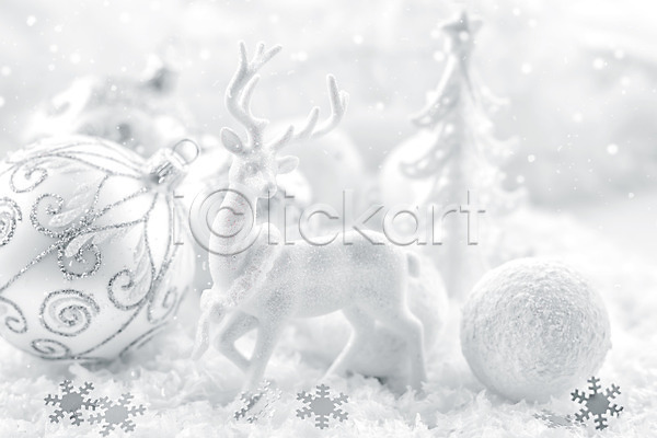 새로움 축하 사람없음 JPG 포토 해외이미지 12월 겨울 공 나무 눈송이 디자인 묘사 백그라운드 별 사슴 은색 장식 장식볼 천사 초록색 축제 크리스마스 해외202004 흰색