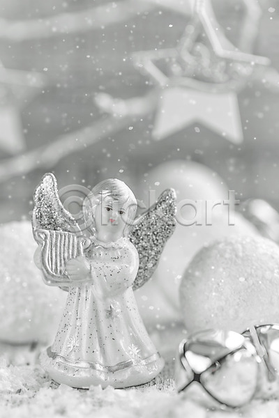 새로움 축하 사람없음 JPG 포토 해외이미지 12월 겨울 공 기념 나무 눈송이 디자인 매달리기 묘사 백그라운드 빛 우아 은색 장식 장식볼 전통 천사 축제 크리스마스 해외202004 흰색