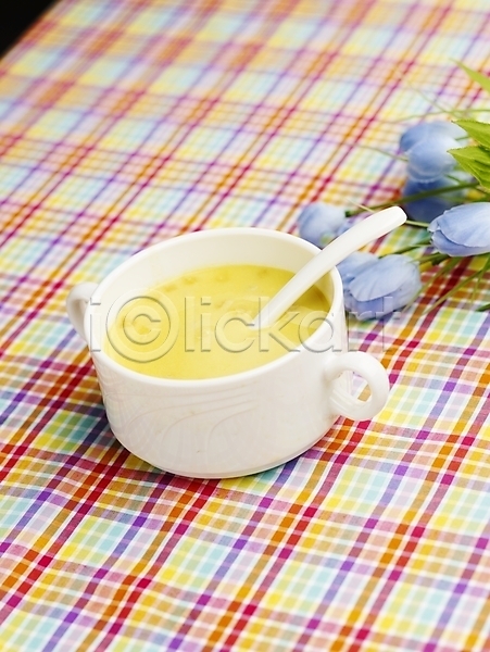 사람없음 JPG 포토 하이앵글 그릇 꽃 다기 서양음식 수프 숟가락 식탁보 실내 옥수수스프 음식 장식 접시 콘스프