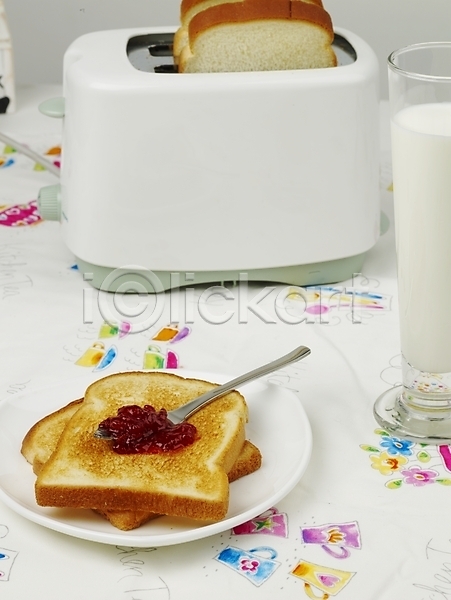 사람없음 JPG 포토 굽기 그릇 디저트 딸기잼 빵 스프레드(음식) 식빵 실내 우유 음식 잔 장식 잼 접시 제빵 토스트 토스트기 포크