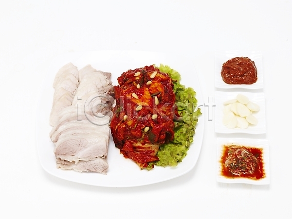 사람없음 JPG 포토 그릇 김치 누끼 돼지고기 보쌈 상추 스튜디오촬영 야식 요리 음식 접시 한국 한식