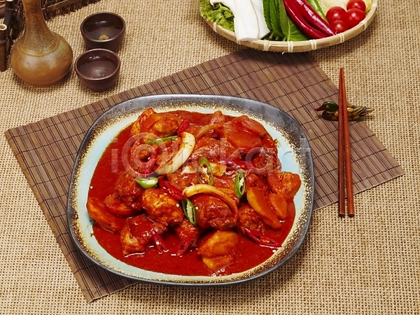 사람없음 JPG 포토 그릇 닭감자탕 닭볶음탕 대나무발 매운맛 실내 요리 음식 접시 젓가락 한식