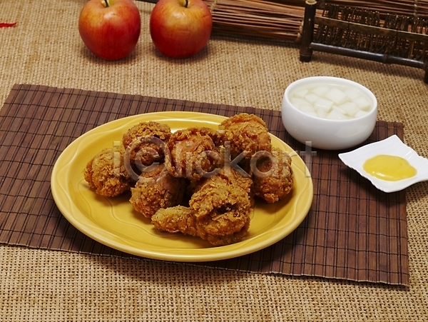 사람없음 JPG 포토 그릇 무 실내 안주 야식 요리 음식 접시 치킨 치킨무 통닭 한국 한식 후라이드치킨