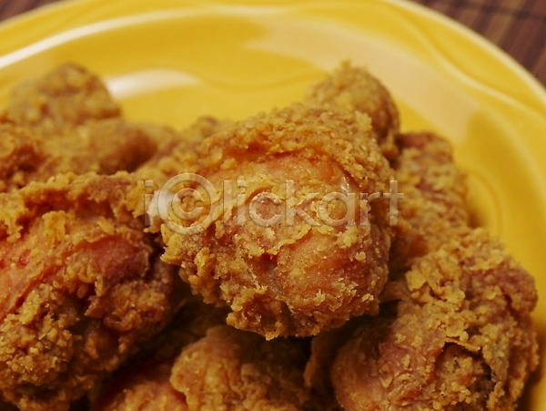 사람없음 JPG 근접촬영 포토 그릇 실내 안주 야식 요리 음식 접시 치킨 통닭 한국 한식 후라이드치킨