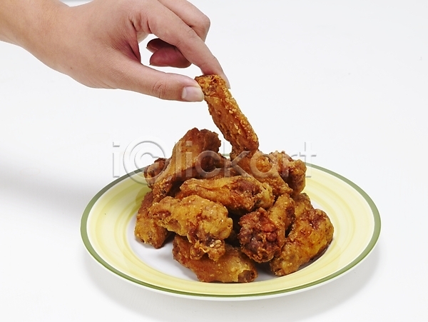 신체부위 JPG 포토 그릇 손 스튜디오촬영 안주 야식 요리 음식 접시 치킨 통닭 한국 한식 후라이드치킨