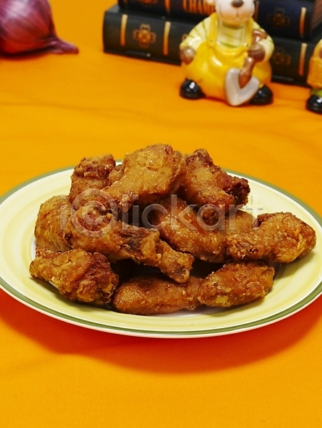 사람없음 JPG 포토 그릇 실내 안주 야식 요리 음식 접시 치킨 통닭 한국 한식 후라이드치킨