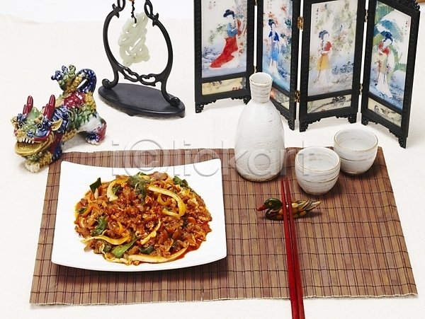 사람없음 JPG 포토 그릇 볶음 술병 스튜디오촬영 안주 야식 오돌뼈 요리 음식 접시 젓가락 한국 한식