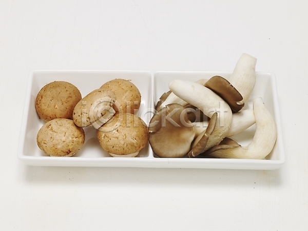 사람없음 JPG 포토 버섯 송이버섯 스튜디오촬영 식물 식용버섯 식재료 실내 양송이 음식 접시 채소