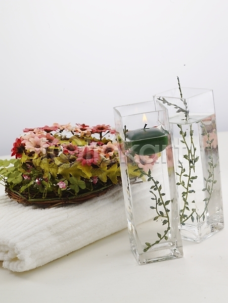 사람없음 JPG 포토 꽃 꽃무늬 수건 오브젝트 웰빙 위생용품 유리병 인테리어 초 촛불