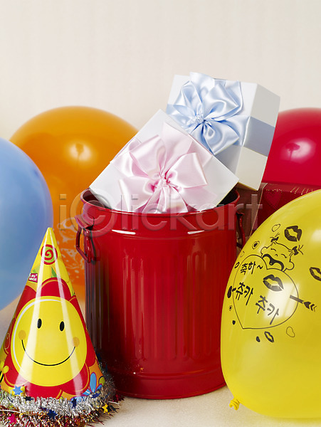 사람없음 JPG 포토 고깔(모자) 모자(잡화) 상자 선물 오브젝트 이벤트 장식 파티 포장 풍선