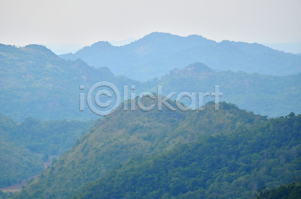 사람없음 JPG 포토 해외이미지 구름(자연) 나무 먼지 산 숲 야외 언덕 초록색 태국 풍경(경치) 해외202004