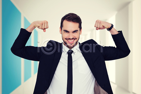 성공 행복 흥분 20대 남자 백인 사람 한명 JPG 포토 해외이미지 갈색머리 근육 디자인 디지털 미소(표정) 방 복도 비즈니스 비즈니스맨 빛 서기 스타일 심플 응시 응원 파란색 필승 해외202004 흰색
