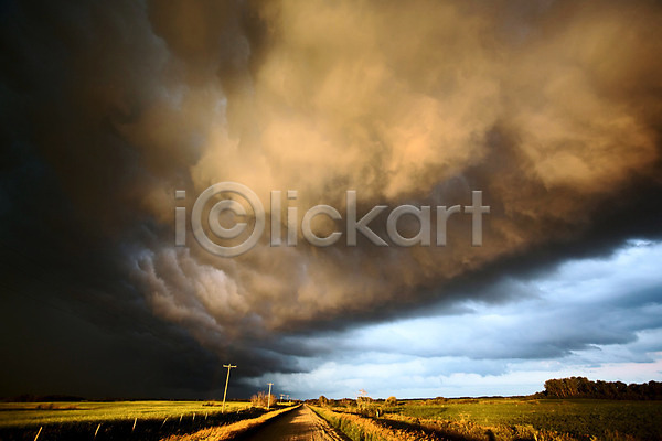 위험 사람없음 JPG 포토 해외이미지 구름(자연) 날씨 내추럴 뇌우 어둠 여름(계절) 자연 장면 캐나다 폭풍 폭풍우 풍경(경치) 하늘 해외202004