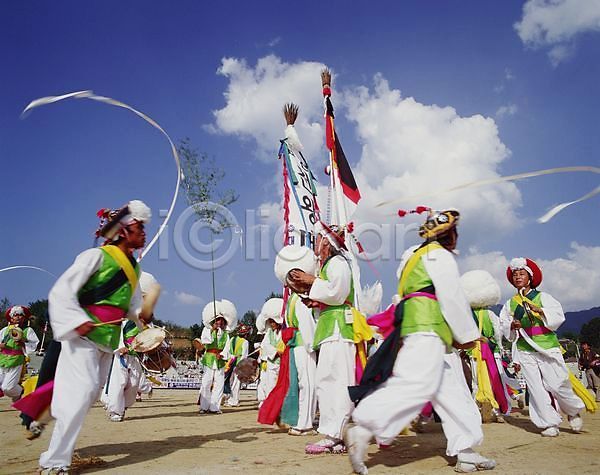 남자 사람 여러명 여자 JPG 포토 공연 사물놀이 야외 전통 전통공연 전통놀이 풍물놀이 한국 한국문화 한국전통