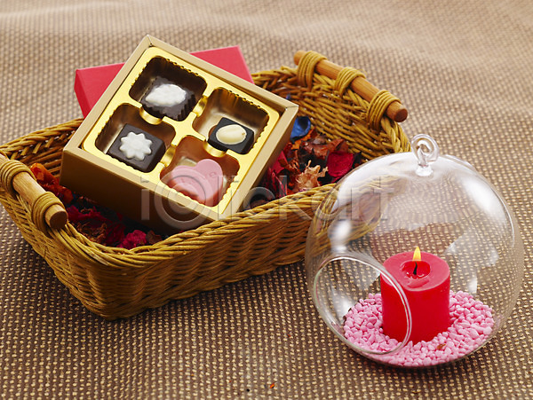 사람없음 JPG 포토 기념일 디저트 바구니 발렌타인데이 상자 선물 유리병 음식 초 초콜릿 촛불 포장