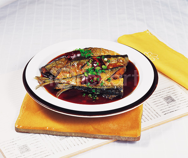 사람없음 JPG 근접촬영 포토 고등어조림 그릇 냅킨 반찬 생선요리 생선조림 생선찜 실내 음식 접시 한식