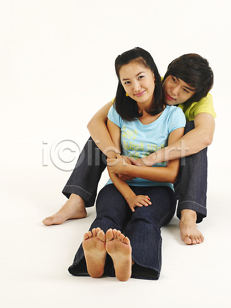 사랑 청춘(젊음) 행복 20대 남자 두명 사람 성인만 여자 청년만 한국인 JPG 포토 모델 스튜디오촬영 앉기 전신 커플 포즈 한쌍