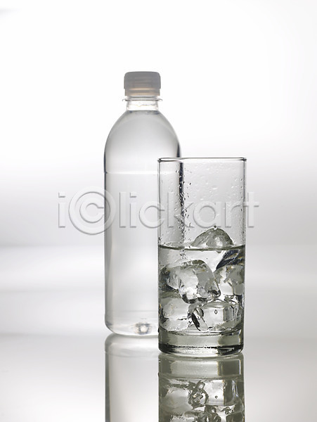 사람없음 JPG 포토 물 물병 물컵 실내 얼음 얼음물 음료 잔 페트병
