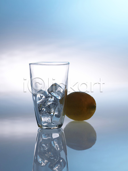 사람없음 JPG 포토 과일 레모네이드 레몬 식기 실내 얼음 얼음물 열매 음료 잔 한잔