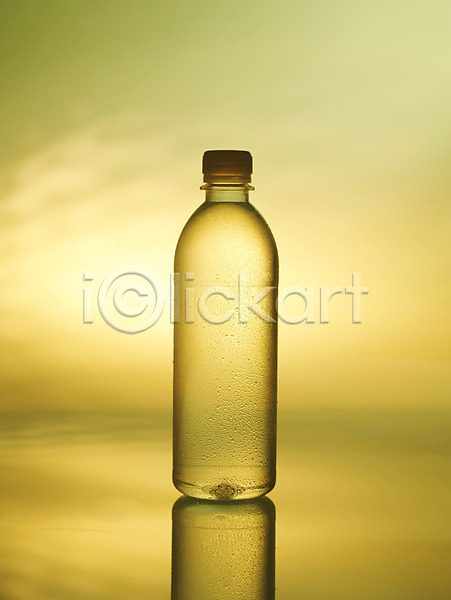사람없음 JPG 포토 노란색 물 물병 병(담는) 실내 음료 컬러 페트병 한병